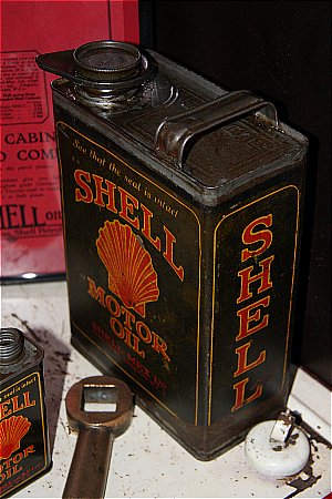 SHELL (Black) MOTOR OIL (Gallon)  - click to enlarge